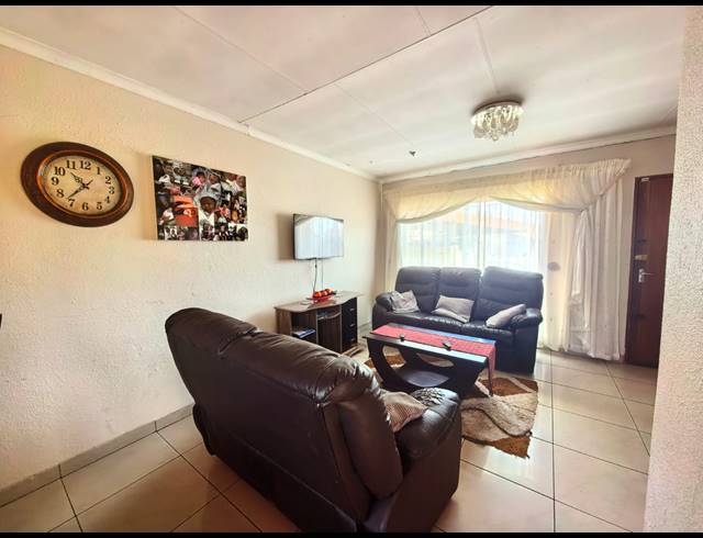3 BEDROOM HOUSE FOR SALE IN ZAMDELA